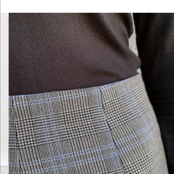 Babaton Modern Mini Skirt - Picture 5 of 8